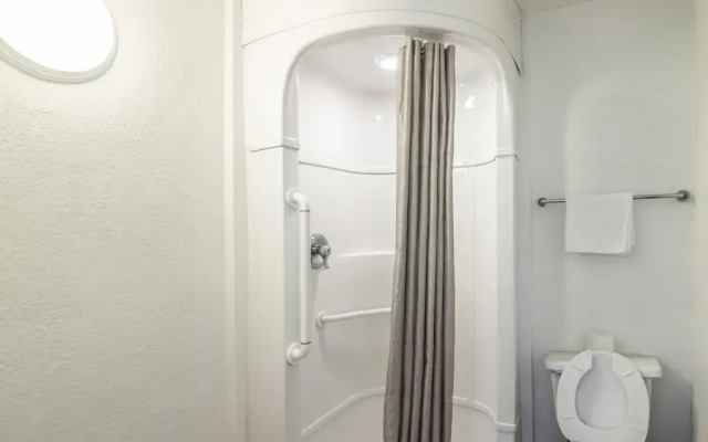 Motel 6 Ventura, CA - Beach