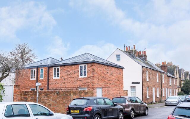 The Mews - 1BR Studio in Jericho Near City Centre