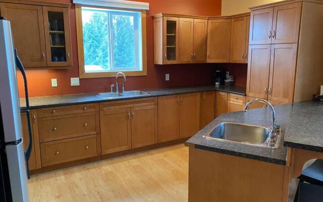 Gudjonson Getaway - 2 bed 2 bath Cabin