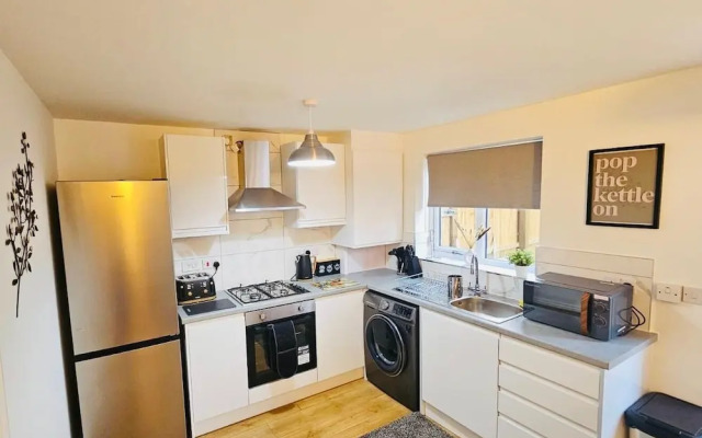 Stylish 3 Bed Home Parking City centre