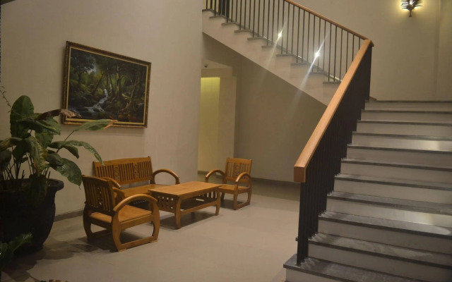 Grand Laguna Hotel & Villa