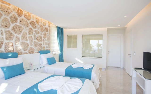 Villa Lamer by Akdenizvillam