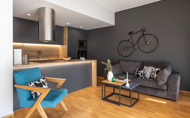 Spacious 3-bedroom Getaway With Balcony in Glyfada