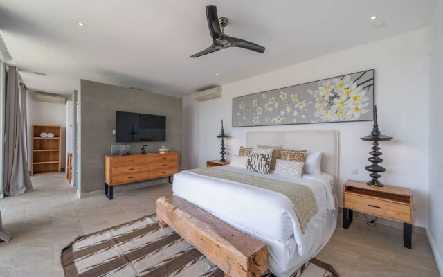Villa Vida Mira - Elegant 4BR Beachside Villa in Canggu
