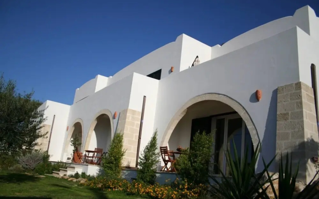 Apartment 3 With Pool And Sea View