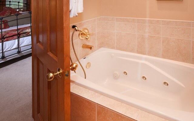 Glacier Court 1844 B