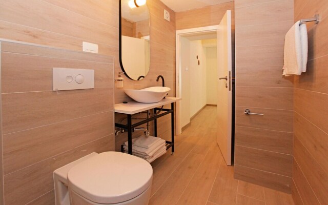 Amazing Home in Bol With 5 Bedrooms, Jacuzzi and Wifi