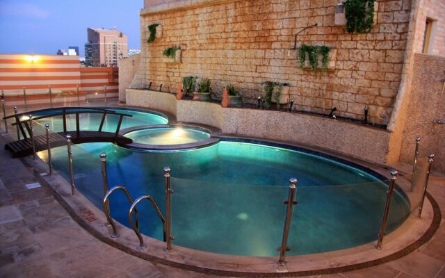 Trianon Royal Hotel