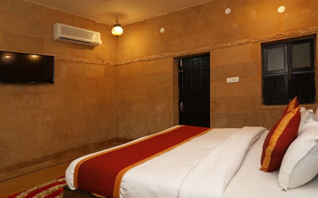 OYO 9933 Hotel Meera Mahal