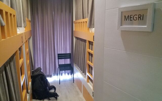 Sakura Hostel & Pub