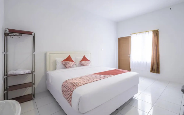 Rossan Villa 4 Hotel near Pasar Lembang RedPartner