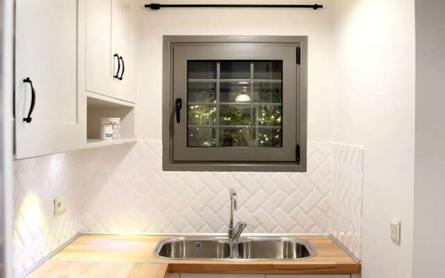 Stylish Flat Under Acropolis