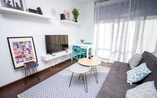 Modern & Stylish Flat Dos Aceras by La recepcion