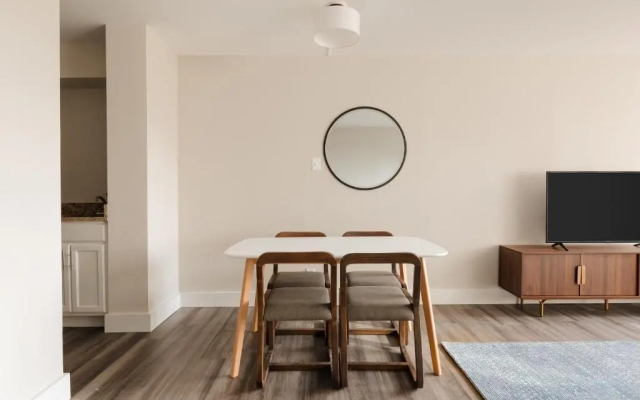 Georgetown Suites