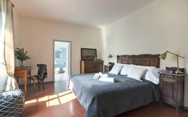 Amazing View to Pitti Palace 3BD Apt