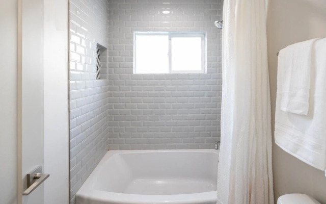 Scottsdale East Osborn 4 Bedroom Home by RedAwning, Scottsdale