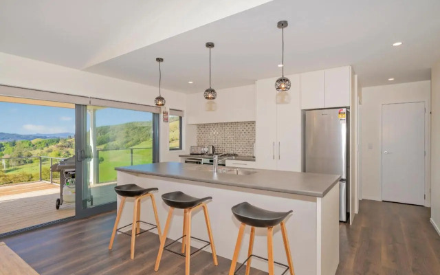 Peace and Paradise - Whitianga Holiday Home