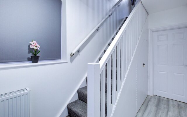 6 - 7 Beds-sleeps 12-elizabeth Line-free Parking