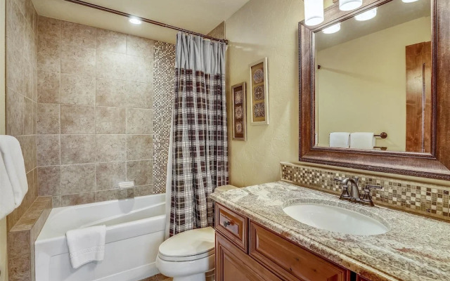 Highlands Getaway 4 Bedroom Home by RedAwning