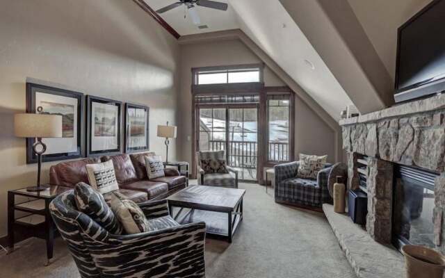 Crystal Peak Lodge 4 Bedroom Ski in, Ski out Slopeside Condo at the Base of Peak 7