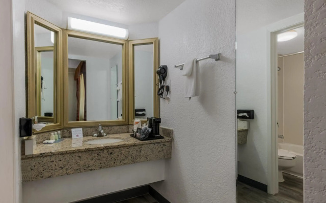 Quality Inn & Suites Airport
