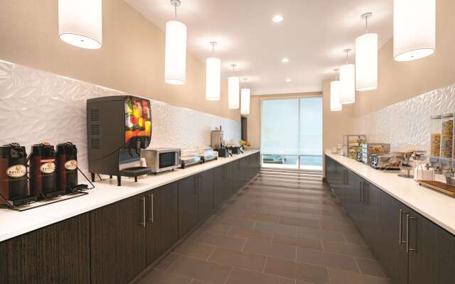 La Quinta Inn & Suites by Wyndham Cleveland TN