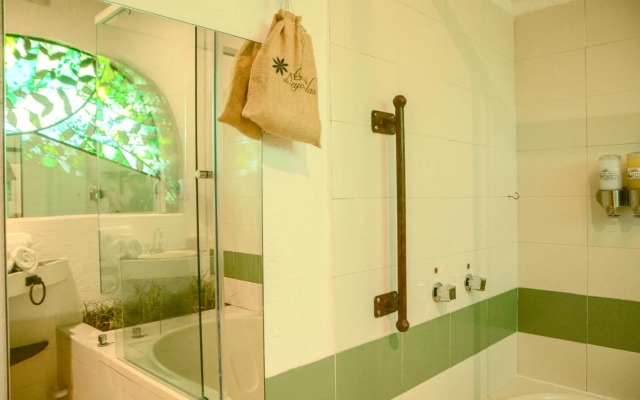 Mesón De Leyendas Breakfast & Downtown