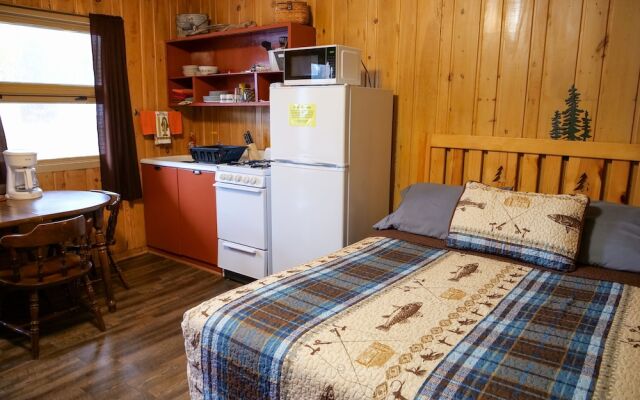 Sunshine Motel and Cabins