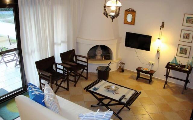 Sea view 4 bedroom house with pool and garden