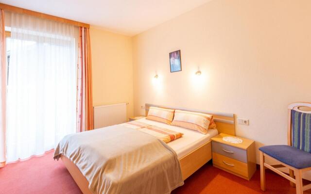 Wooden Apartment in Hainzenberg near Ski Bus