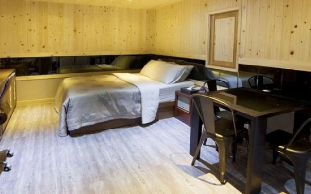 Film 37.2 Hotel