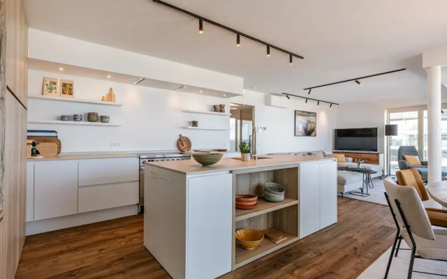 Spacious Apartment With Huge Terrace With sea View