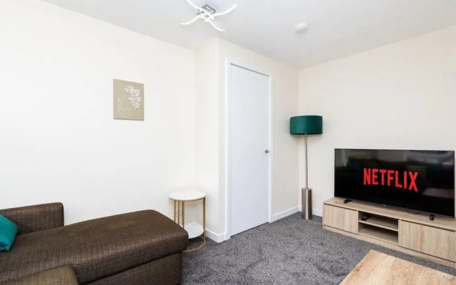 1 Bed-ground Floor-free Parking