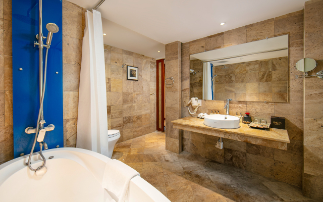 Oriental Suites Hotel & Spa