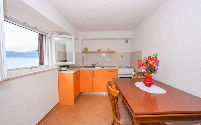 Žana - Close to Beach - A2 Mali