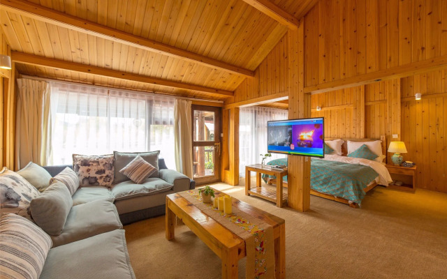 C'est La Vie Boutique Inn