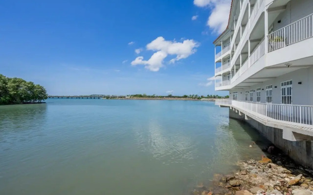w Phenomenal 2BR w Fantastic View in Panama