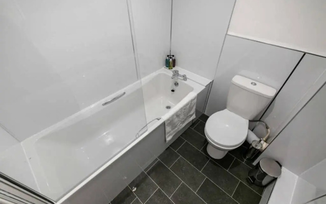 ☆Bright Apartment, Near University + City Centre☆