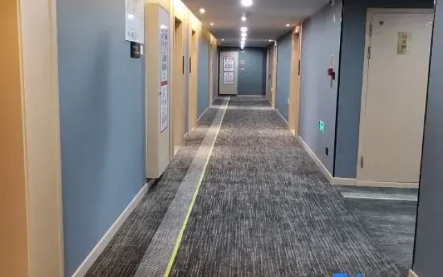 Oufei Hotel (Pinghu China Clothing City)