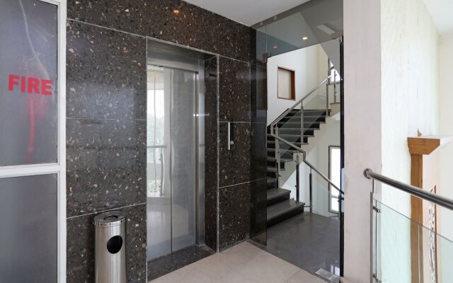 OYO 9532 Hotel Q-Cent