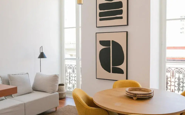 President Pais Apartment