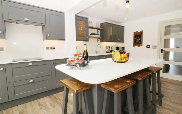 21 Llwyn Gwalch Estate