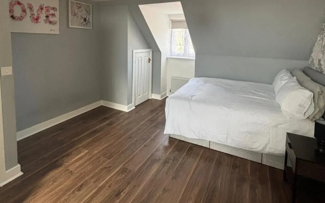 Trowbridge House, Long Stay Disc, Parking, Wifi