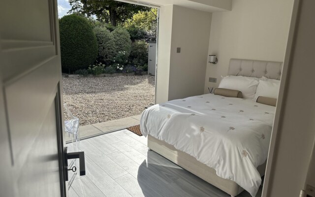 Beautiful 1-bed Studio in Bourne end