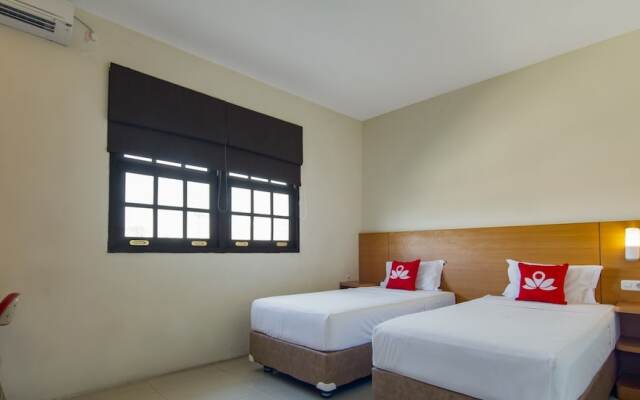 ZEN Rooms Basic Kupang Baru