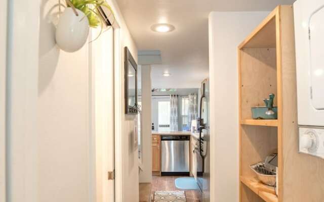 Das Tree Haus 1 Bedroom Home by NW Comfy Cabins by RedAwning