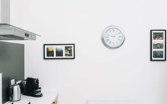 JOIVY Great Location! Heart of City Centre 3bed Apartment