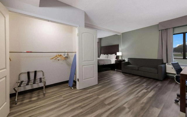 Quality Inn Merriam - Kansas City