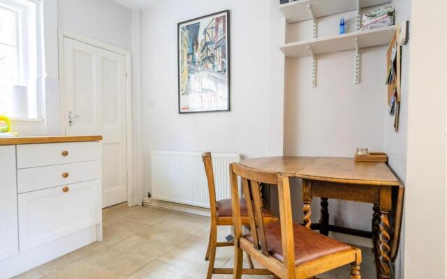 6 Monkbar Court