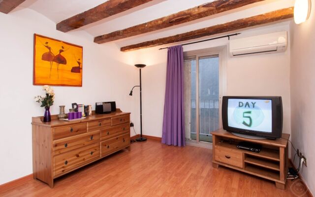 Rustic Poble Sec Apartment